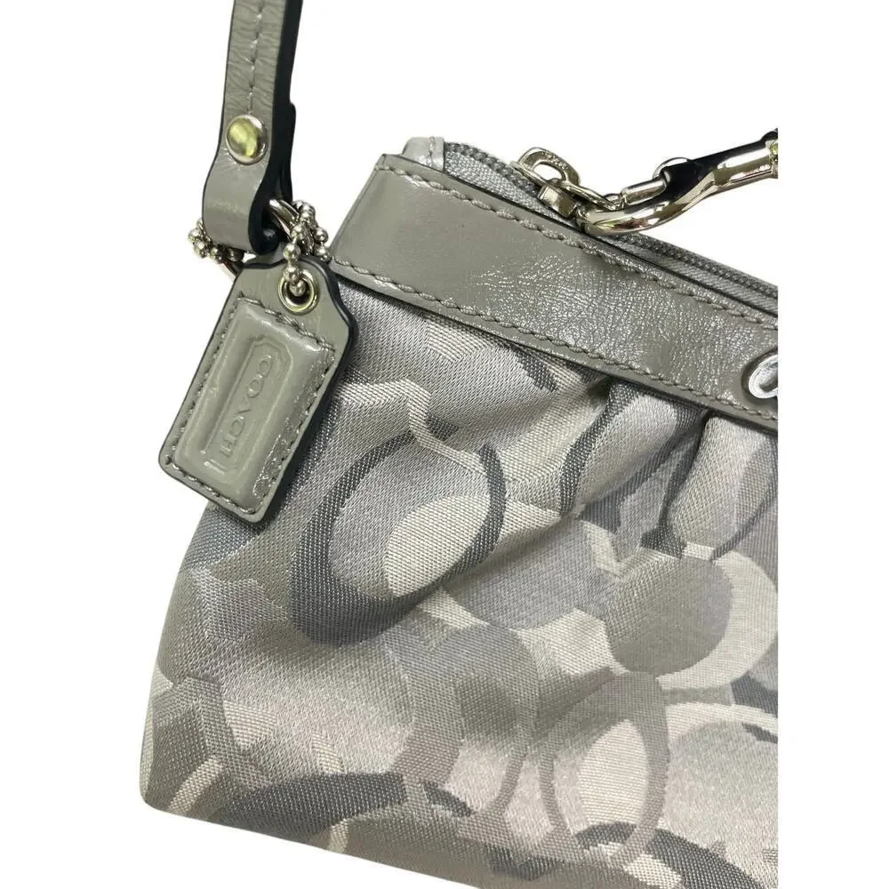 COACH WRISTLET BAG CANVAS LEATHER SIGNATURE GRAY PLEATED AESTHETIC‎ KAWAII